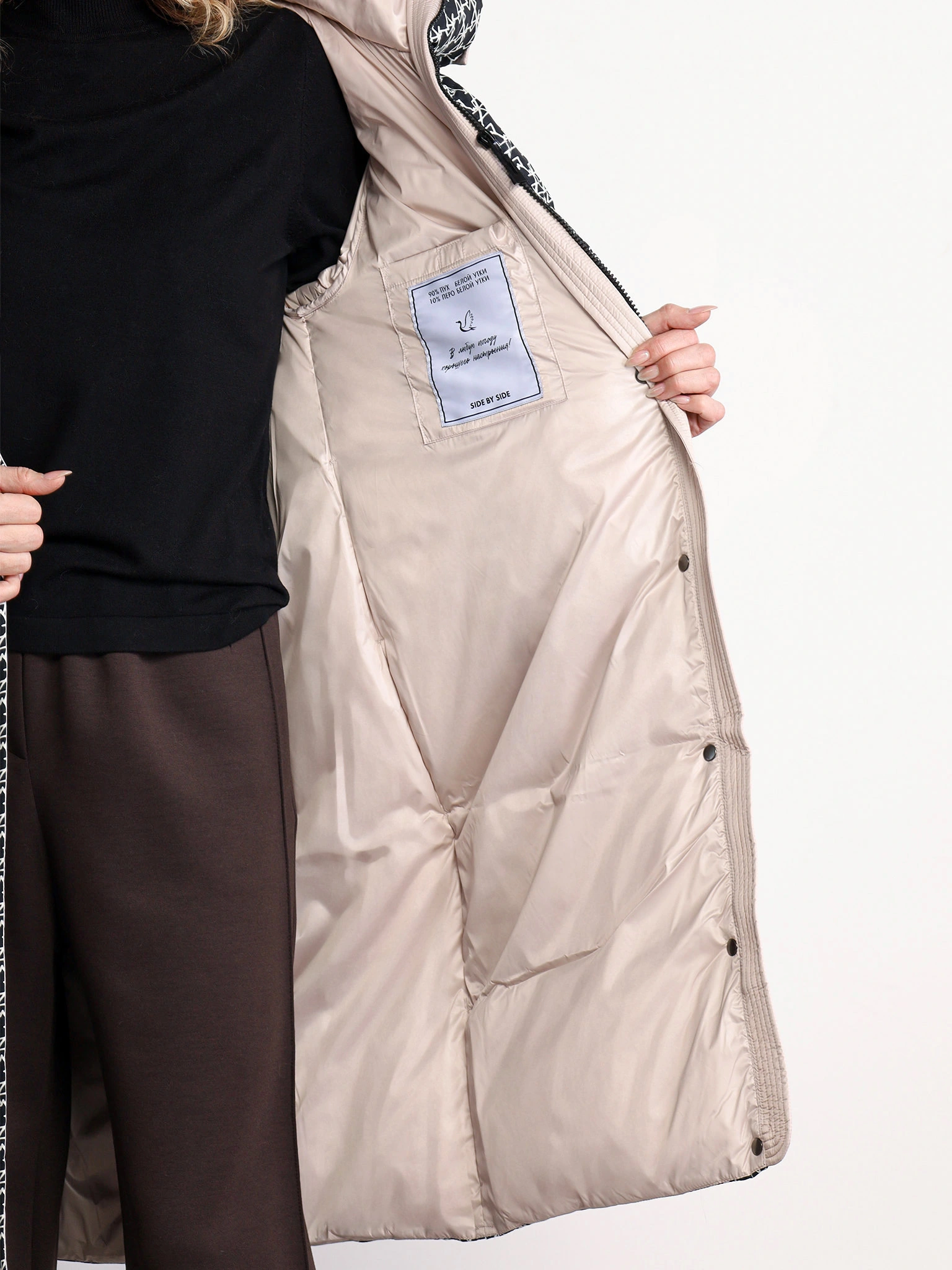 Пуховик черного цвета с капюшоном